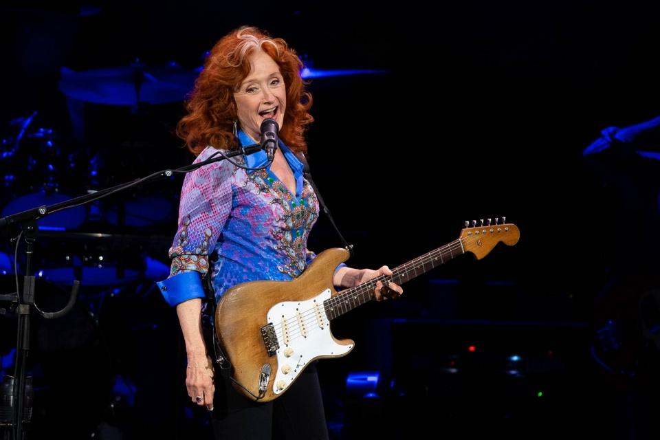 James Taylor, Bonnie Raitt play to each other’s strengths at Erwin Center
