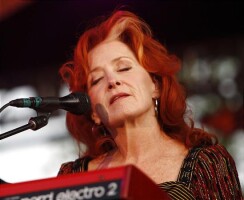 Bonnie Raitt plays in concert Tuesday night at Red Butte Garden Amphitheatre, Salt Lake City, UT - Sept 1, 2009