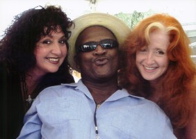 Maria Muldaur, Taj Mahal and Bonnie Raitt having fun!