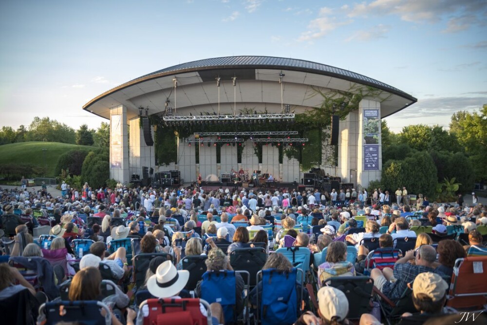 Bonnie Raitt at Meijer Gardens - Grand Rapids, MI - August 31, 2016