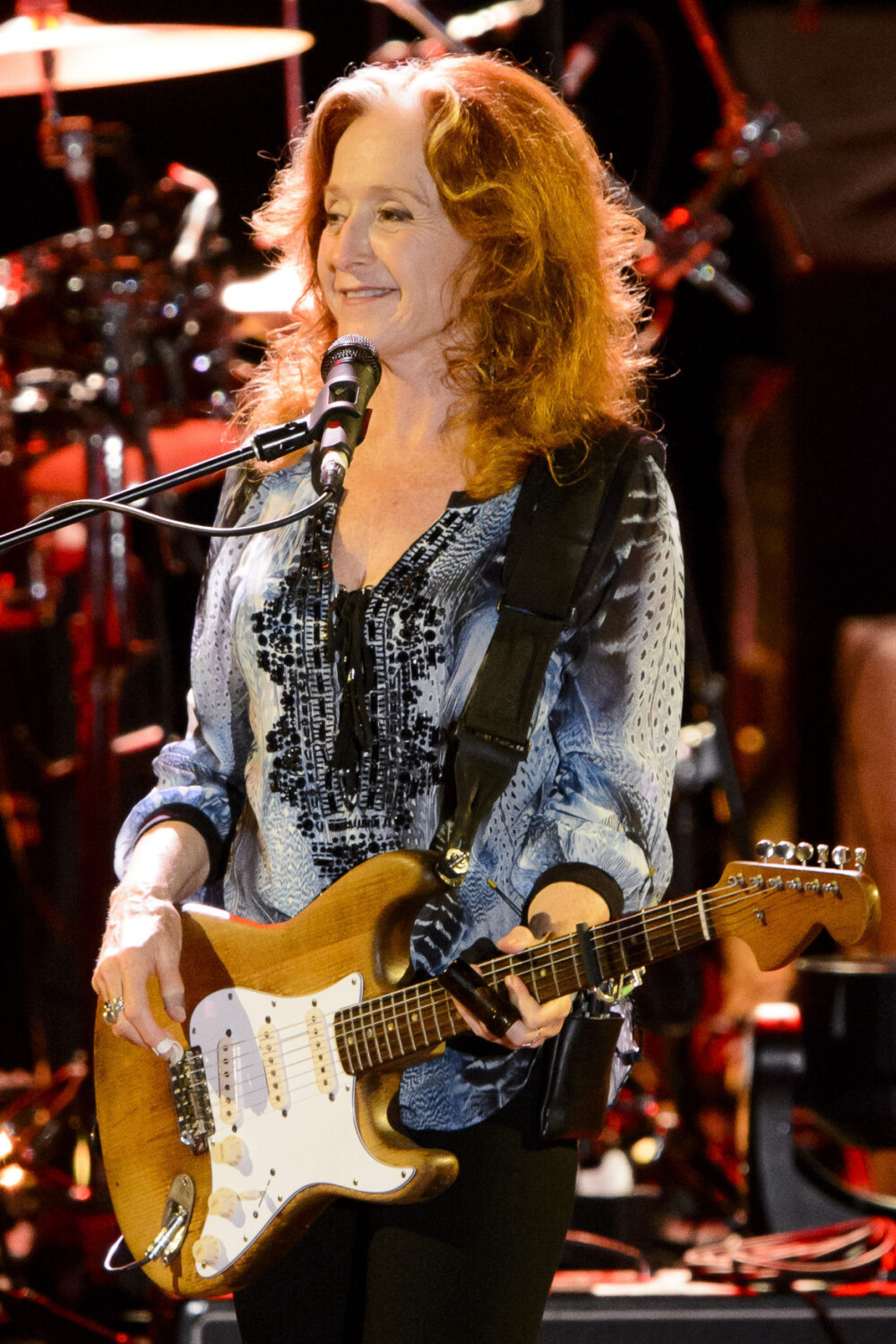 Bonnie Raitt performs at The Pinewood Bowl Theater, Lincoln NEB on 09/06/2016