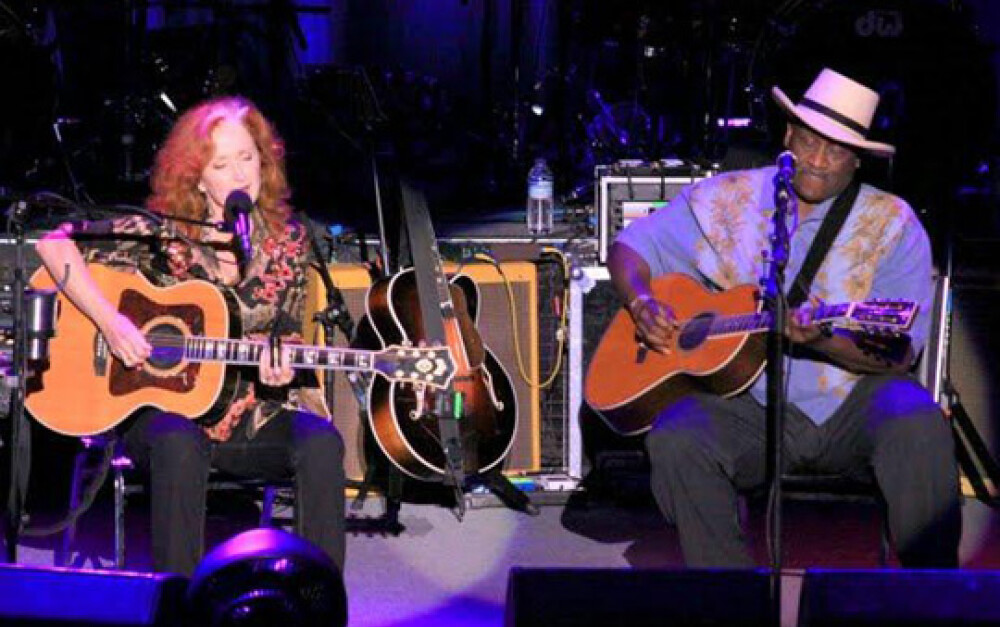 Bonnie Raitt sits down for a short acoustic set with Taj Mahal during their concert at the Santa Barbara Bowl - 2009