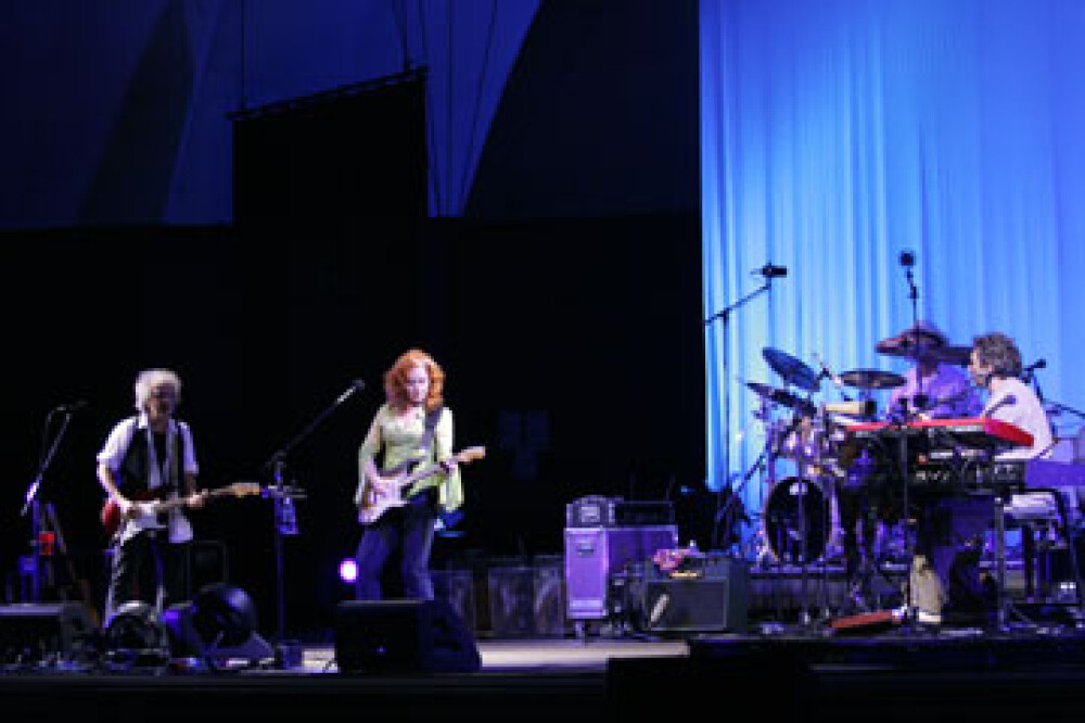 Bonnie Raitt and her band performed at the Waikiki Shell - January 6, 2007