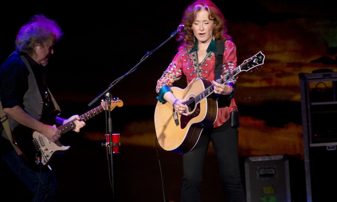 Bonnie Raitt performing at Verizon Arena - Little Rock, Arkansas 2-15-2019