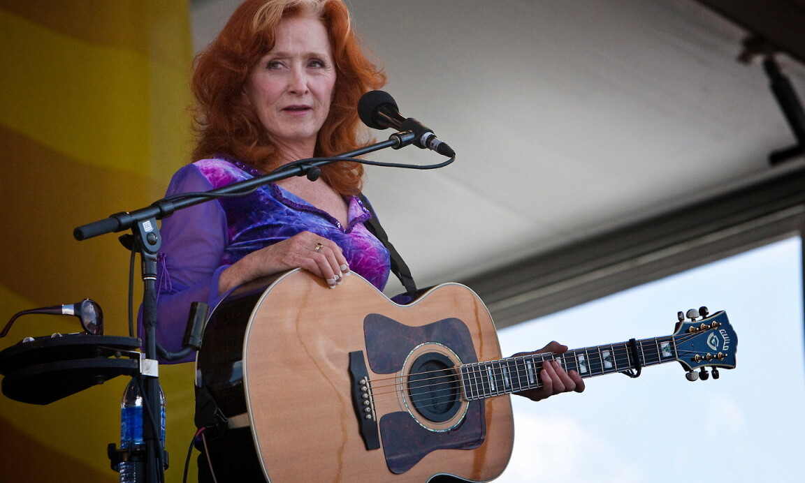 Bonnie Raitt - New Orleans Jazz and Heritage Festival 2009