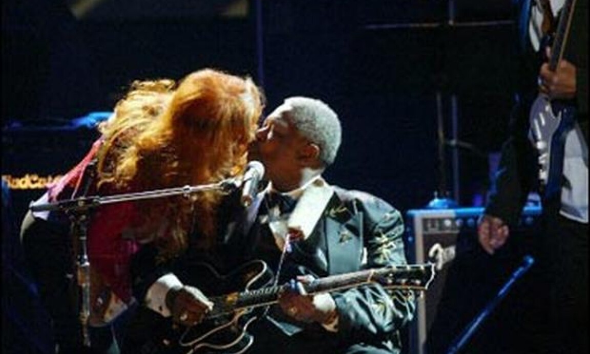 Bonnie Raitt gives B.B. King a kiss as Robert Cray watches before they performed "Payin' The Cost To Be The Boss," during the finale of the "Salute to the Blues" concert at Radio City Music Hall on Saturday, Feb. 8, 2003, in New York.