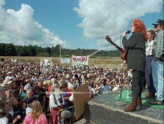 Grammy award-winning blues musician Bonnie Raitt sings during a demonstration over the situation in the Headwaters Forest in front of the Pacific Lumber Company mill in Carlotta, Calif., Sunday Sept. 15, 1996. Environmentalists are upset at the company's plans to salvage logging in an ancient 3,000 acres of the Headwaters Forest.
