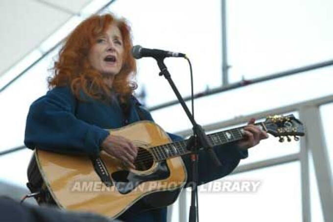Bonnie Raitt sings at a Civic Center rally in San Francisco, on February 16, 2003. Over 200,000 people marched in protest to war with Iraq - San Francisco, California.
